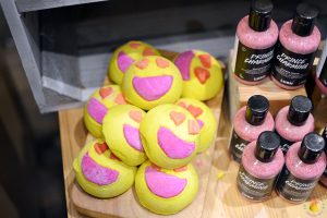 Afbeelding Lush Valentijnscollectie 2017 Lovestruck bath bomb