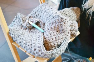 Afbeelding Knit & Knot een deken dat wordt gehaakt