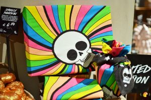 Lush Halloweencollectie 2017 Rainbow Skull Knot Wrap